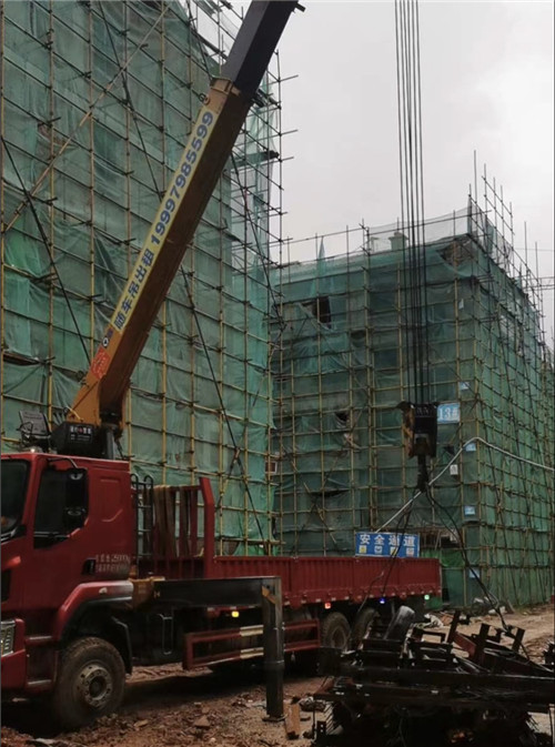 武隆区“慢工细活”—— 吊车的 “微动控制” 技术