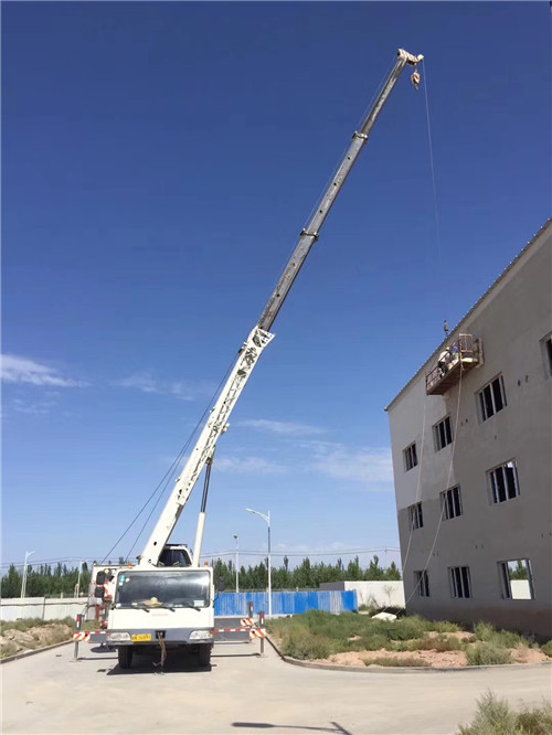 武隆区“轻装强干”—— 吊车的 “轻量化臂架” 技术