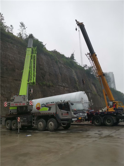 武隆区“不怕风雨冻”—— 吊车的 “恶劣环境适应” 技术