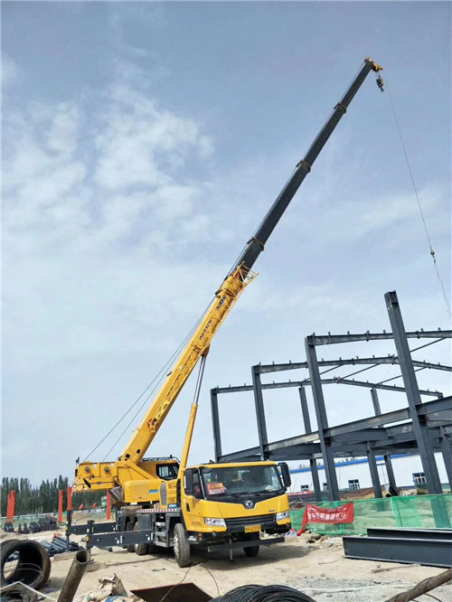 武隆区超高层建筑钢结构吊装案例